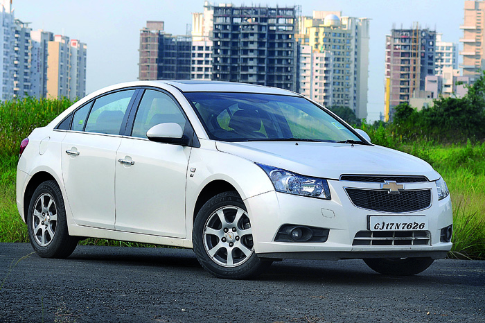 New Elantra takes on the Jetta, Cruze and Laura - Image 2